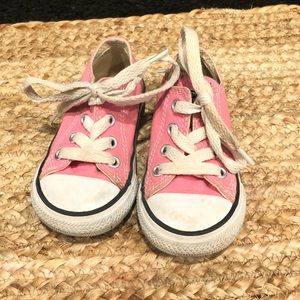Toddler pink converse low tops
